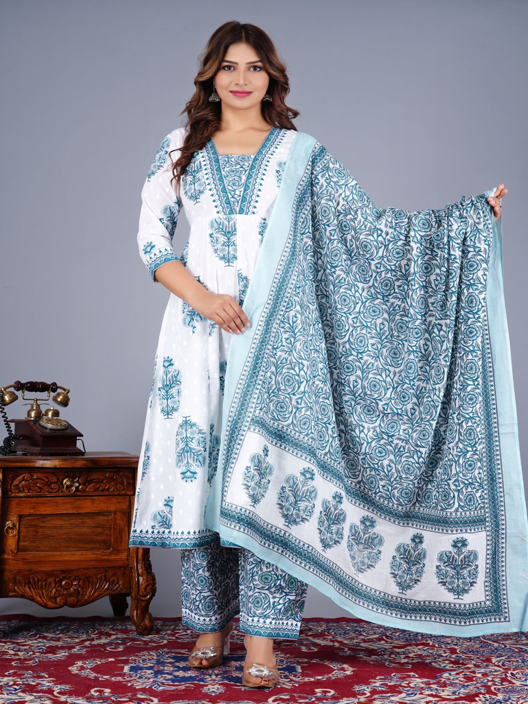 

L.H HANDICRAFTS Women Floral Printed Regular Pure Cotton Kurta with Palazzos & With Dupatta, Blue