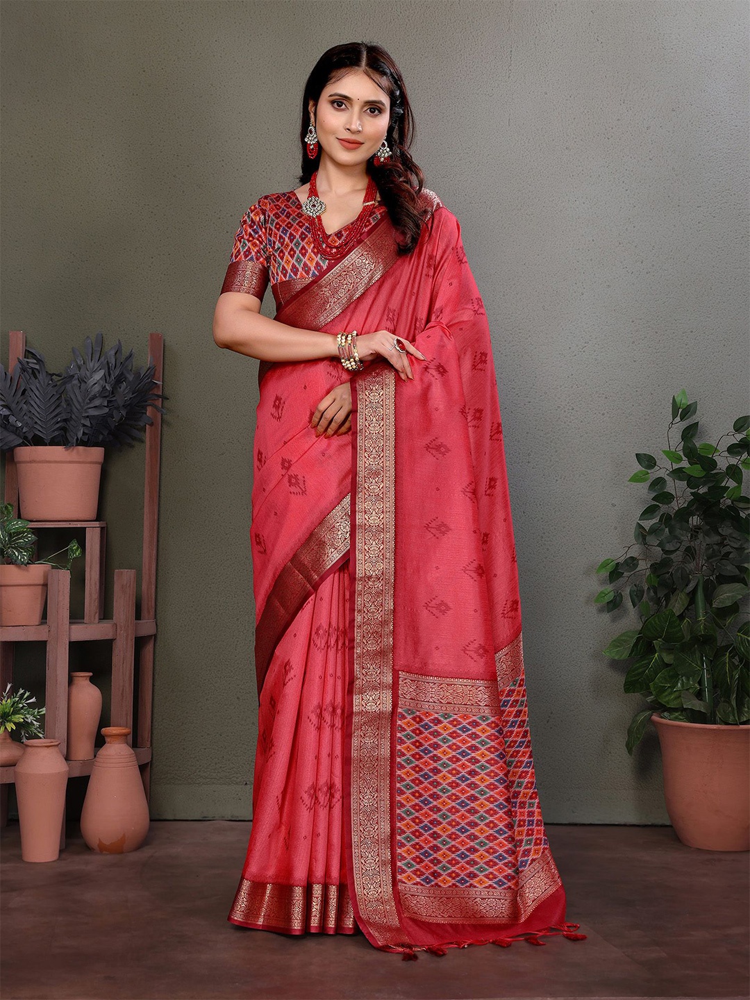 

elora Ethnic Motifs Printed Zari Patola Saree, Red