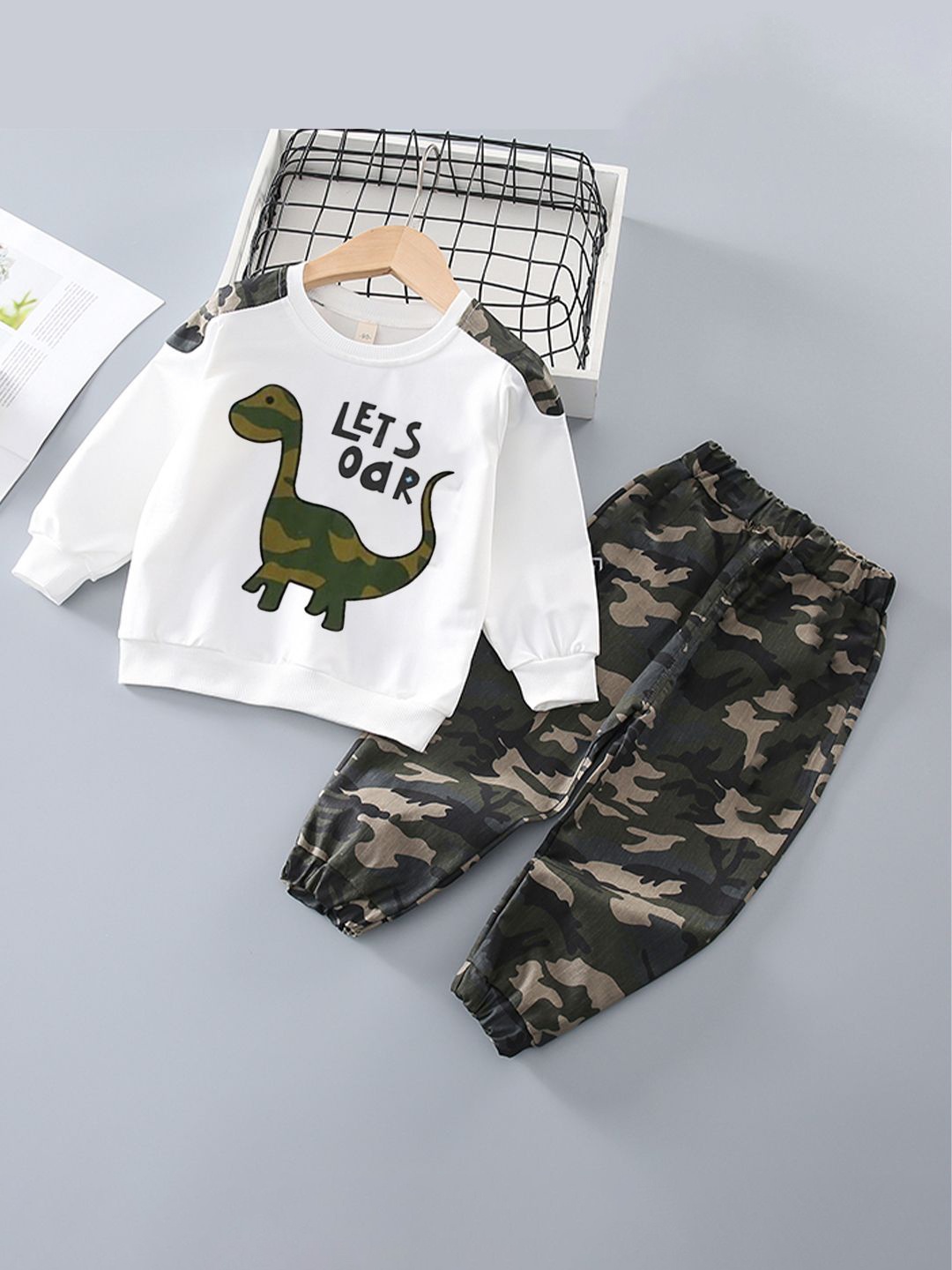 

Bold N Elegant Unisex Kids Printed T-shirt With Joggers, White