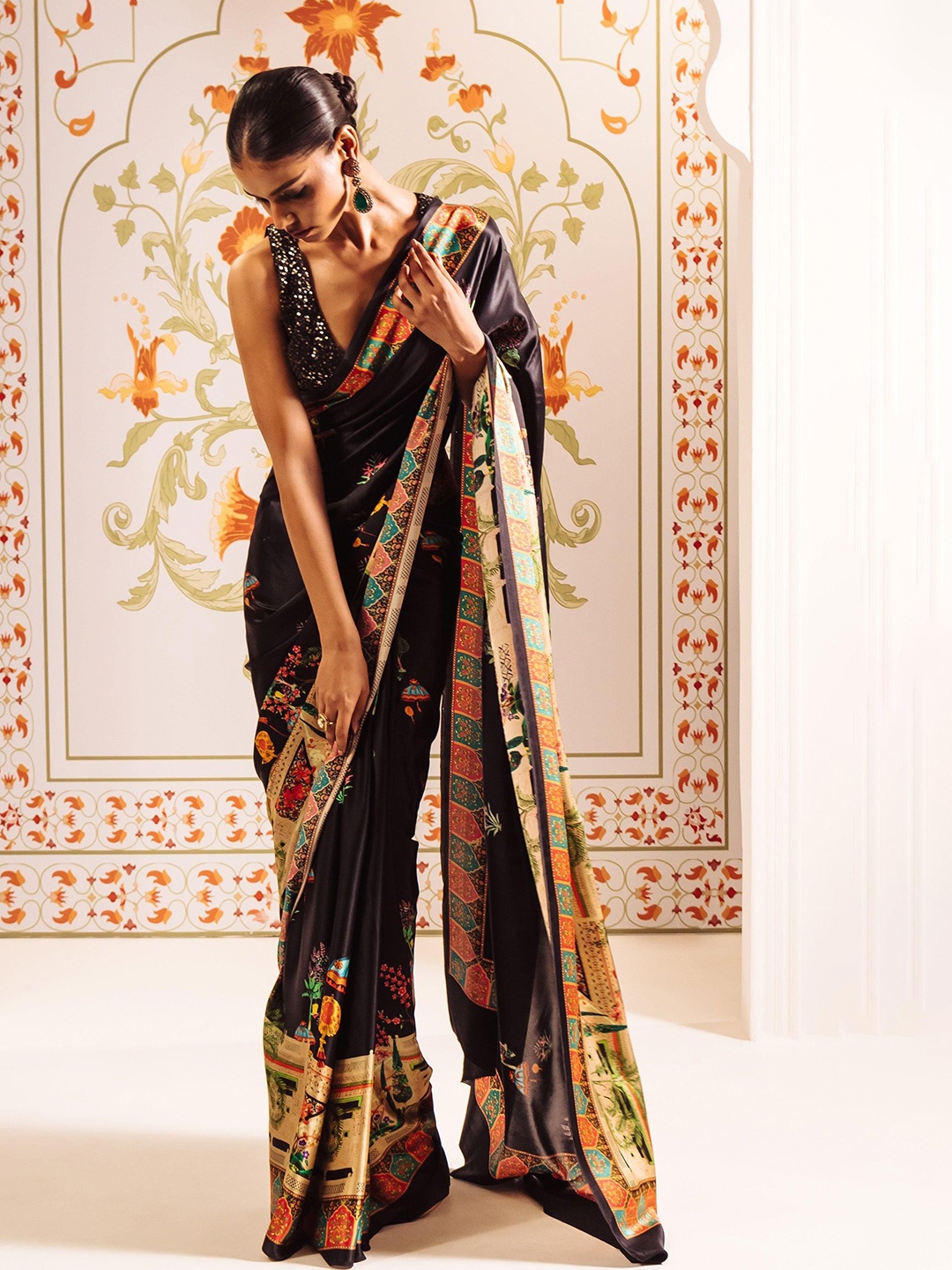 

STAVA CREATION Kalamkari Printed Saree, Black