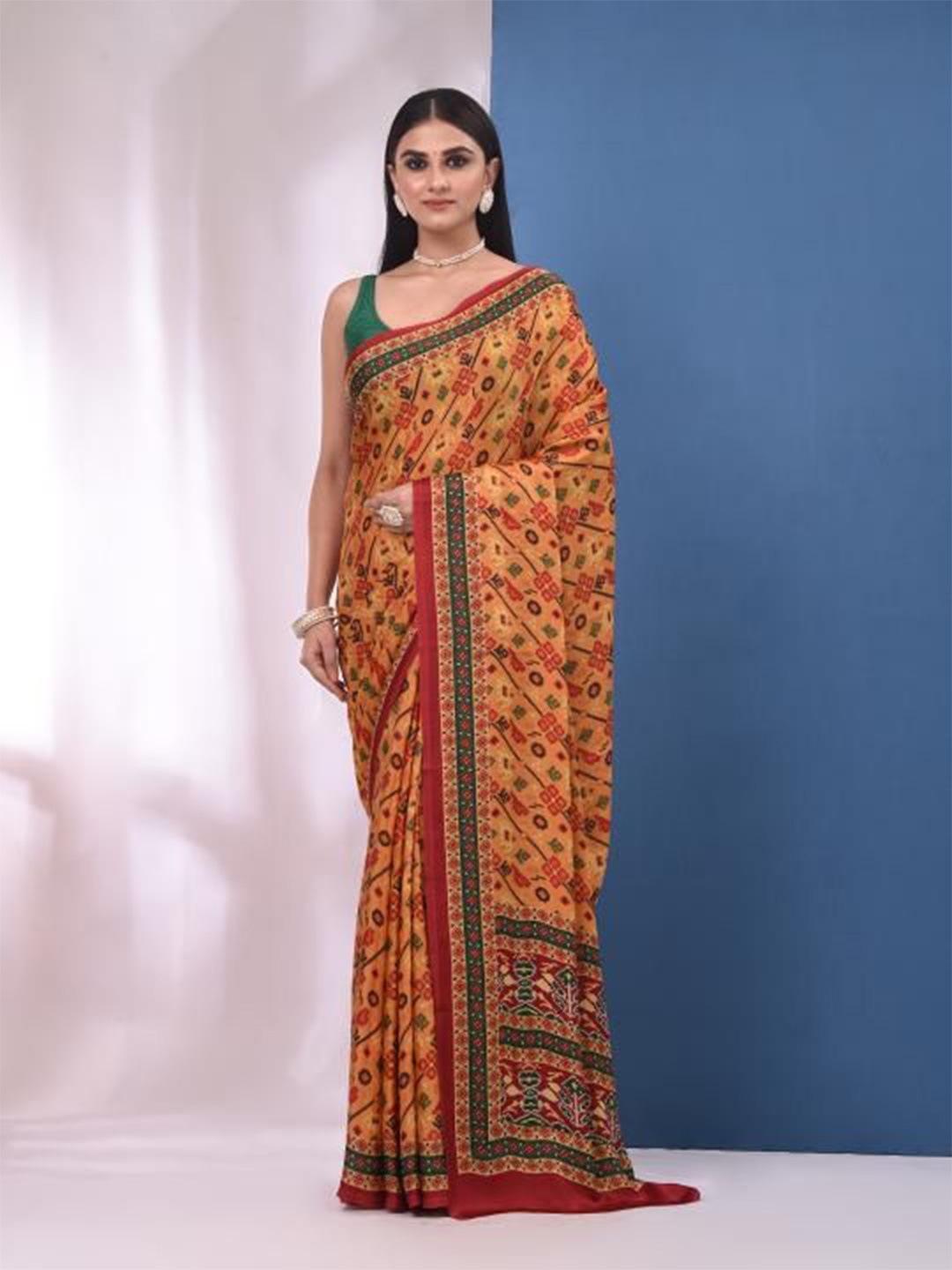 

VIBHAVARI Floral Silk Blend Saree, Yellow