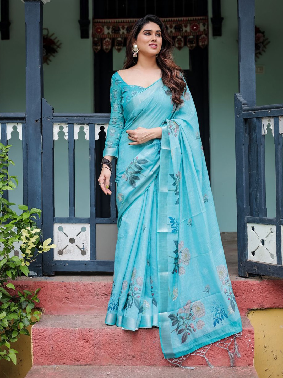 

ALMAARI FASHION Floral Zari Pure Linen Saree, Blue