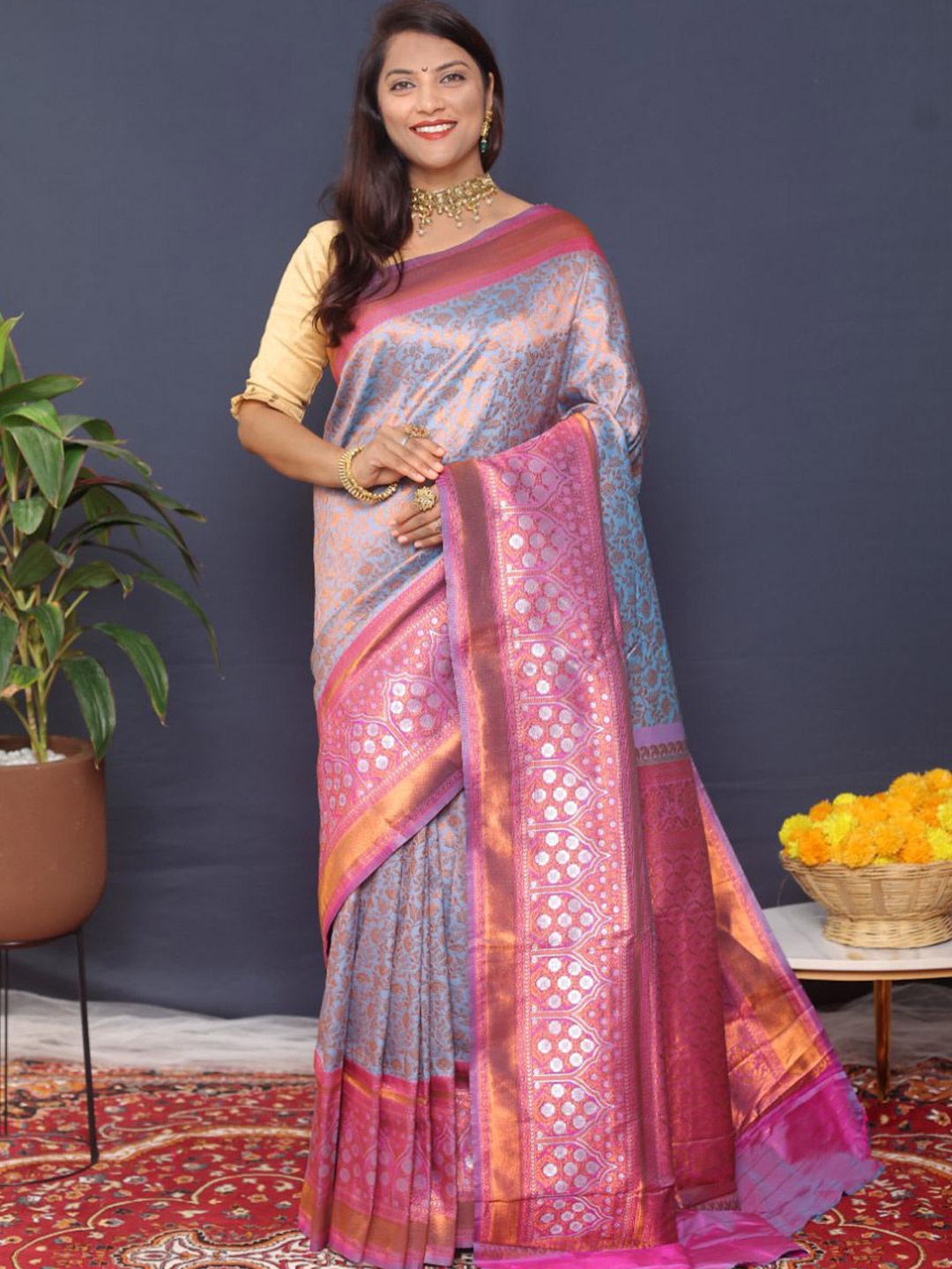 

amirat Woven Design Zari Pure Silk Banarasi Saree, Blue