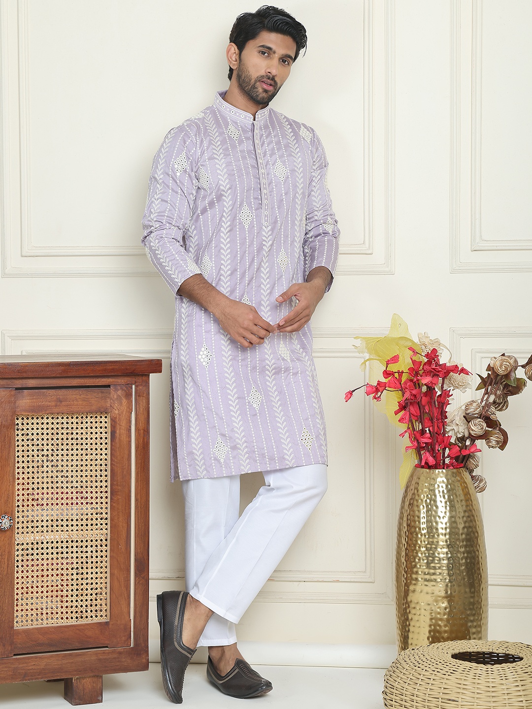 

Jompers Floral Embroidered Mandarin Collar Straight Kurta With Pyjamas, Purple