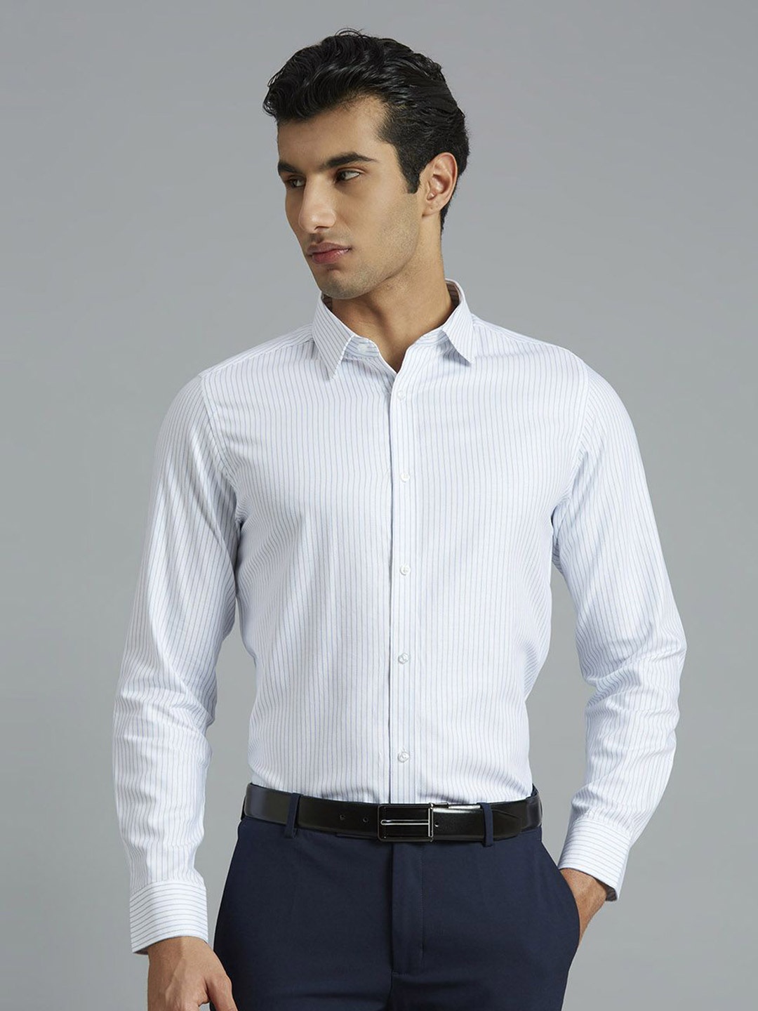 

Reid & Taylor Men India Slim Fit Spread Collar Vertical Striped Cotton Formal Shirt, White