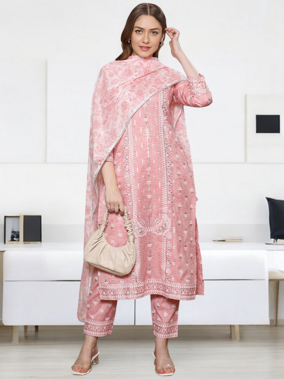 

Jeff co-op Floral Printed Round Neck Kurta With Trousers & Dupatta, Pink