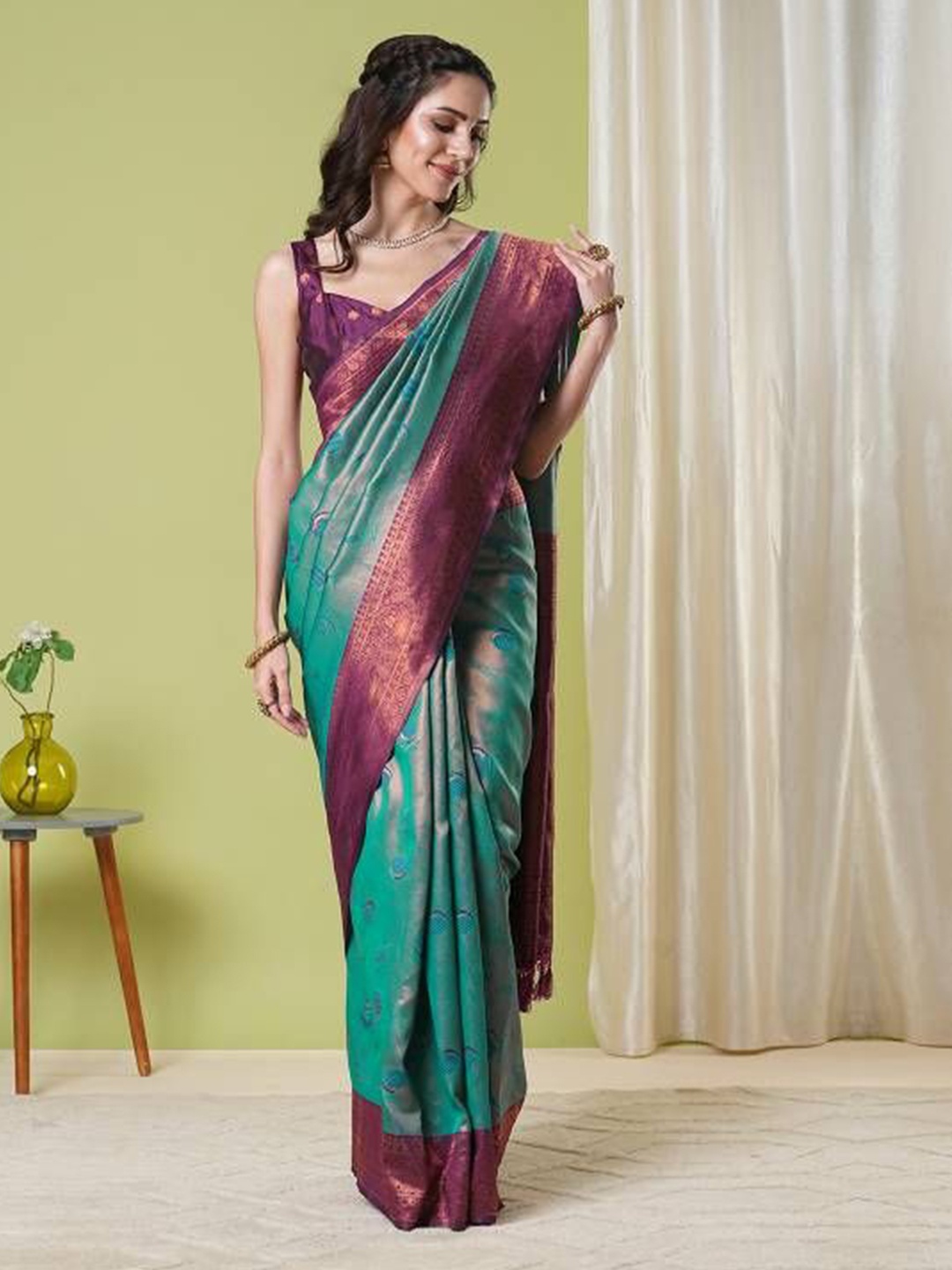 

HI FI NX Floral Woven Design Saree, Blue