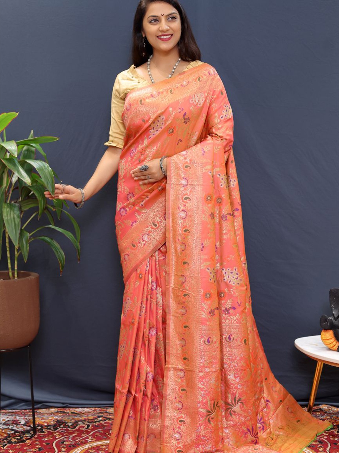 

amirat Floral Woven Design Zari Pure Silk Banarasi Saree, Peach