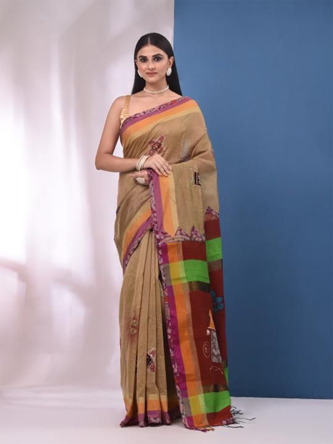 

VIBHAVARI Ethnic Motifs Printed Saree, Beige