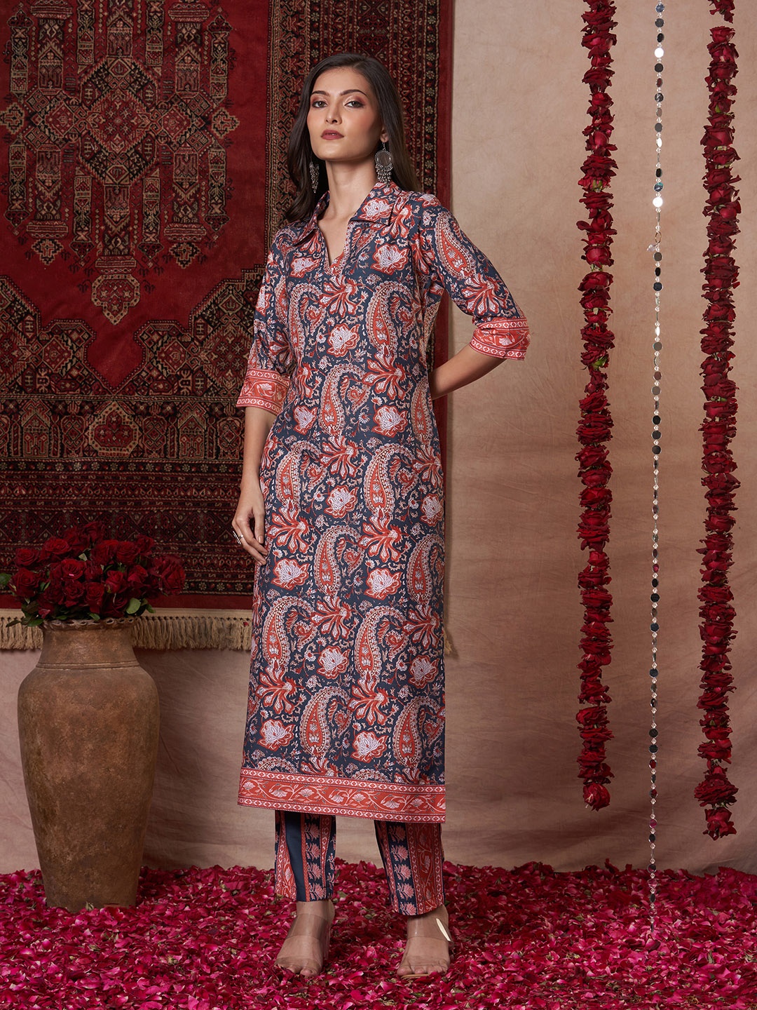 

GoSriKi Ethnic Motifs Printed V-Neck Straight Kurta with Trousers, Red