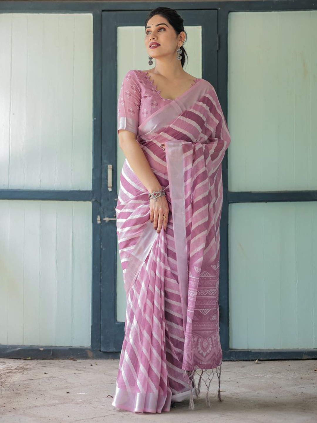 

ALMAARI FASHION Striped Pure Linen Saree, Pink