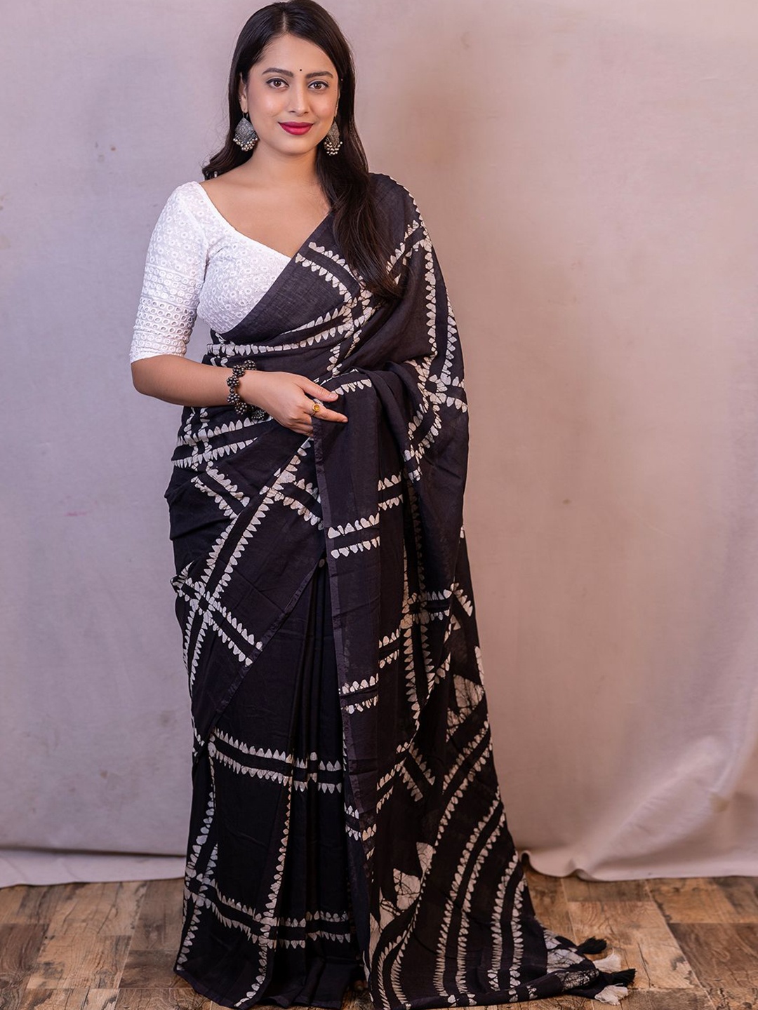 

Panzora Batik Printed Chanderi Saree, Black