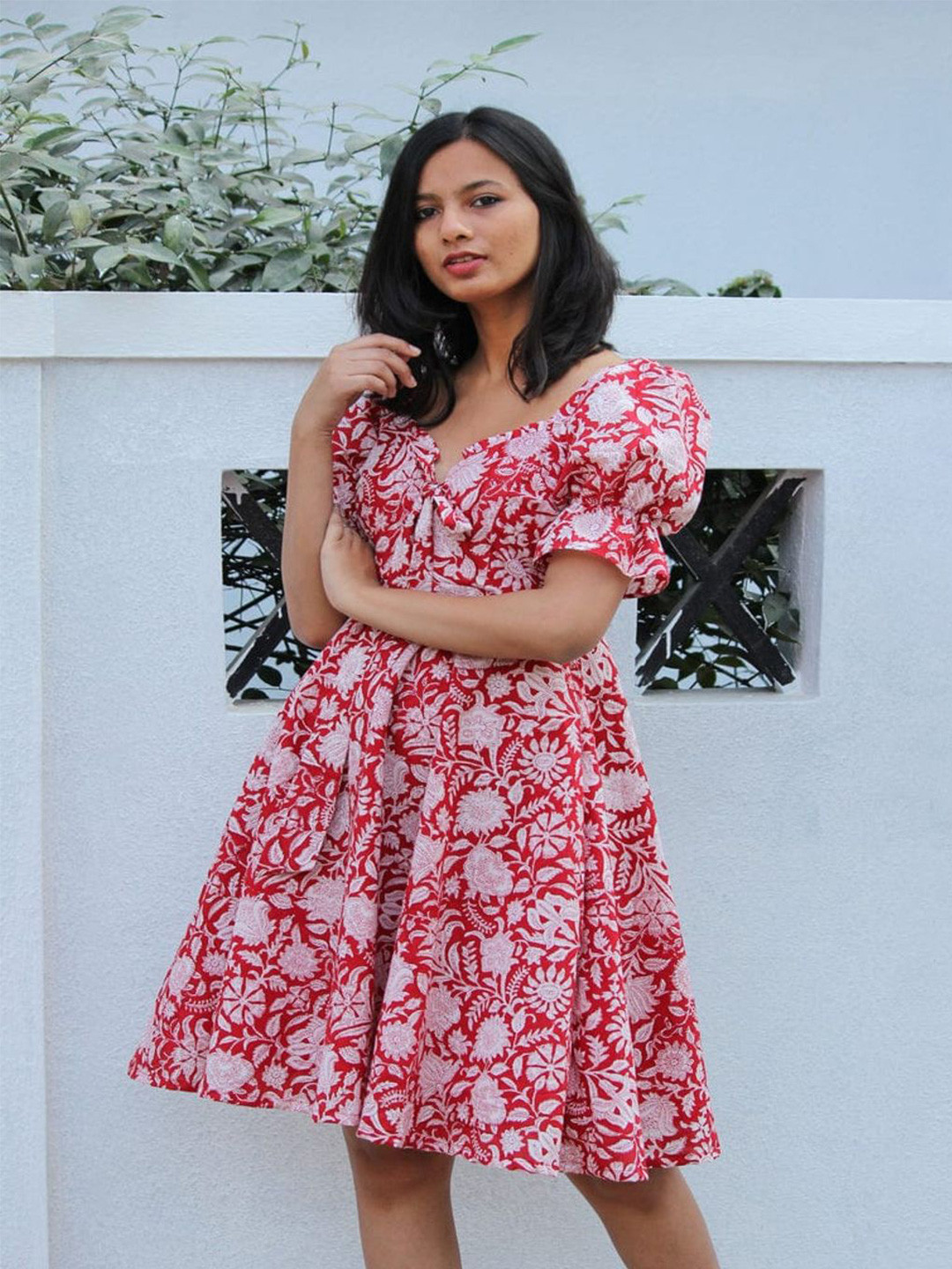 

Fashion2wear Floral Printed Tie-Up Neck Puff Sleeves A-Line Dress, Red