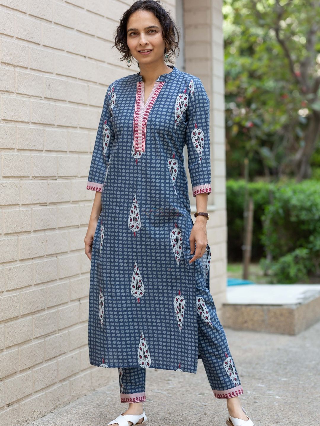 

KUSVAA Women Printed Regular Pure Cotton Kurta with Trousers, Blue