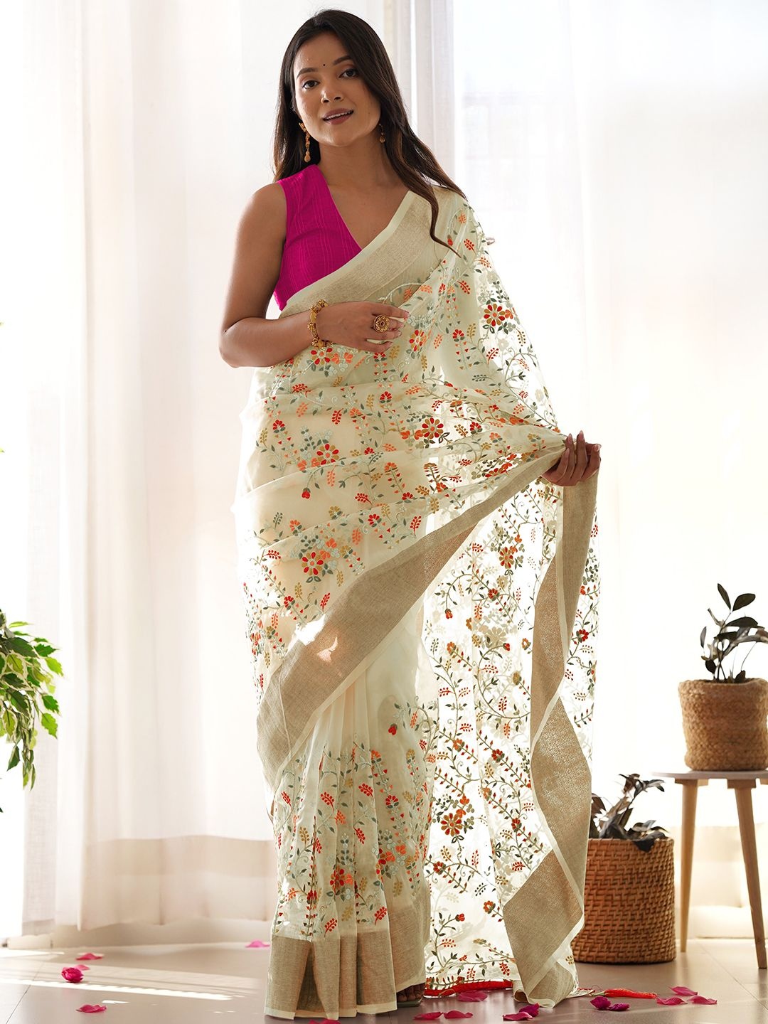 

LeeliPeeri Designer Floral Embroidered Zari Organza Saree, Cream