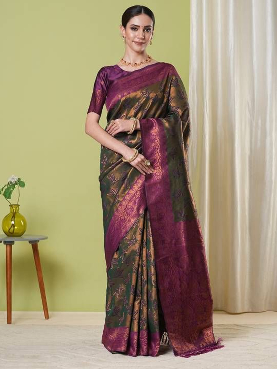 

HI FI NX Woven Design Zari Art Silk Banarasi Saree, Green