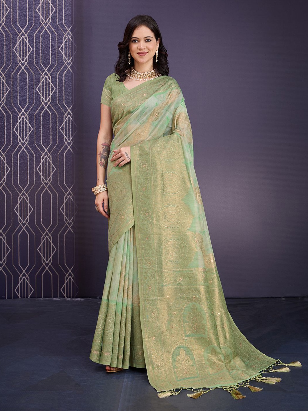 

Mitera Floral Woven Design Zari Saree, Green