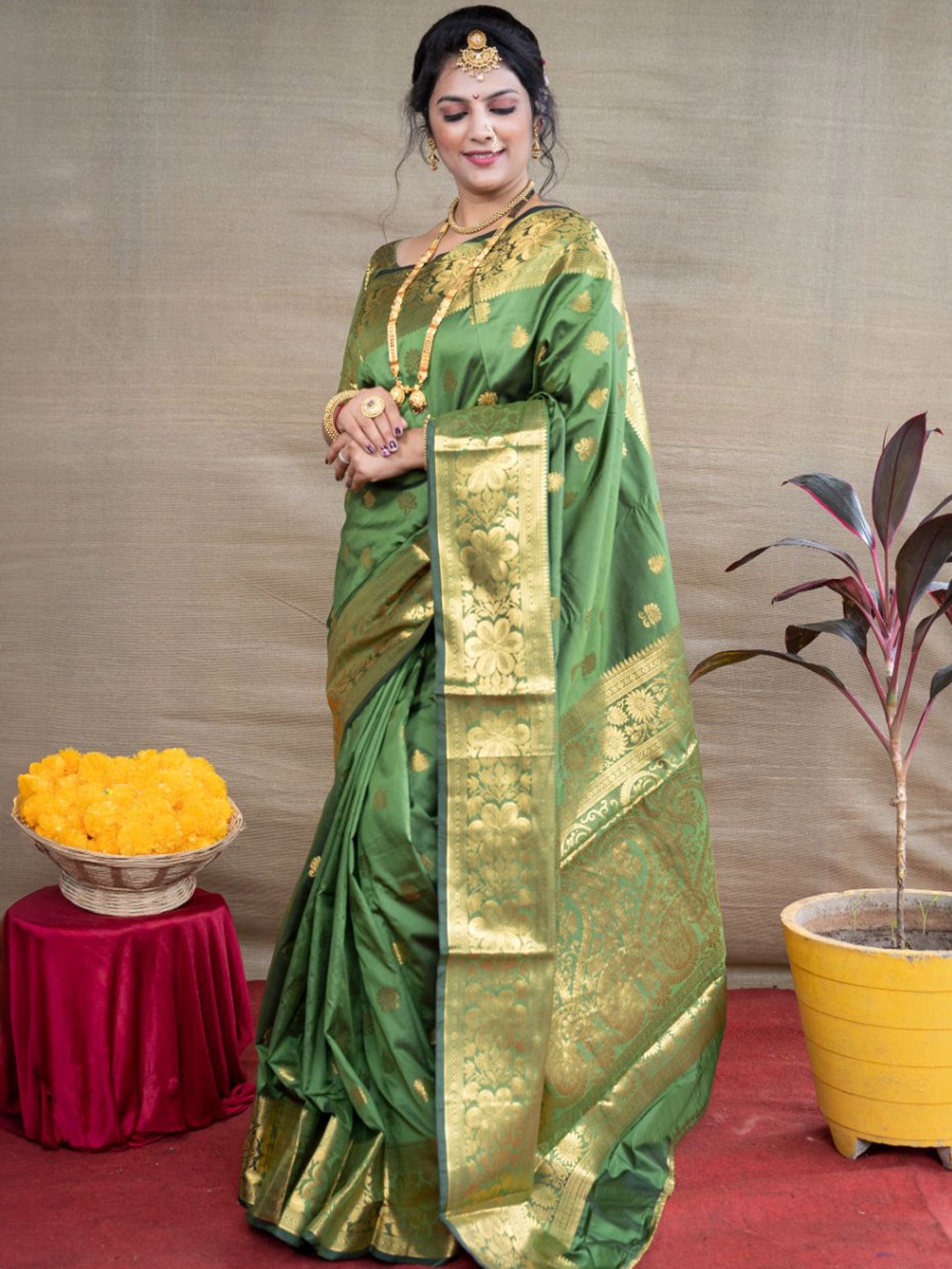 

amirat Woven Design Zari Pure Silk Paithani Saree, Green