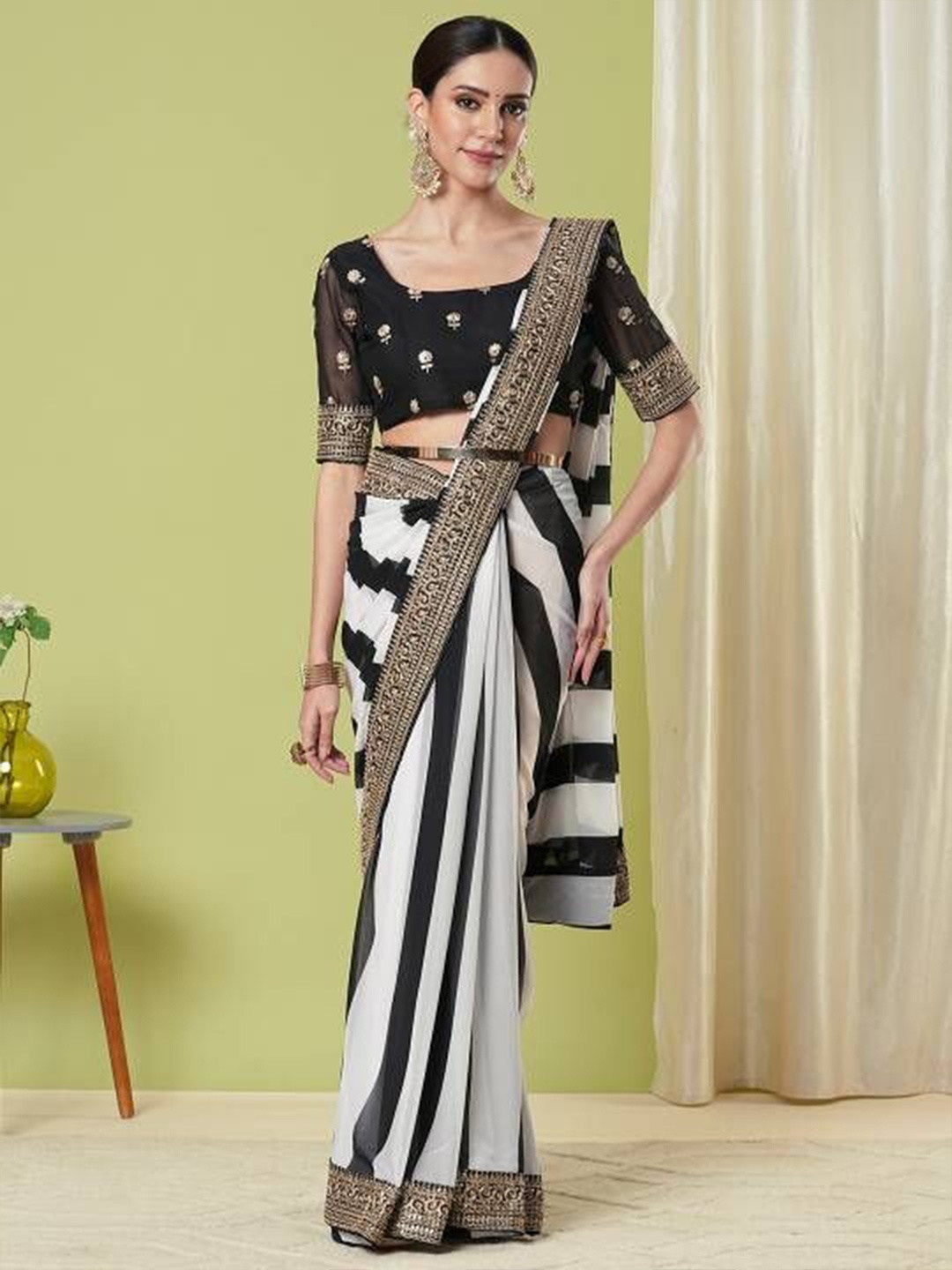 

HI FI NX Striped Embroidered Pure Georgette Banarasi Saree, White