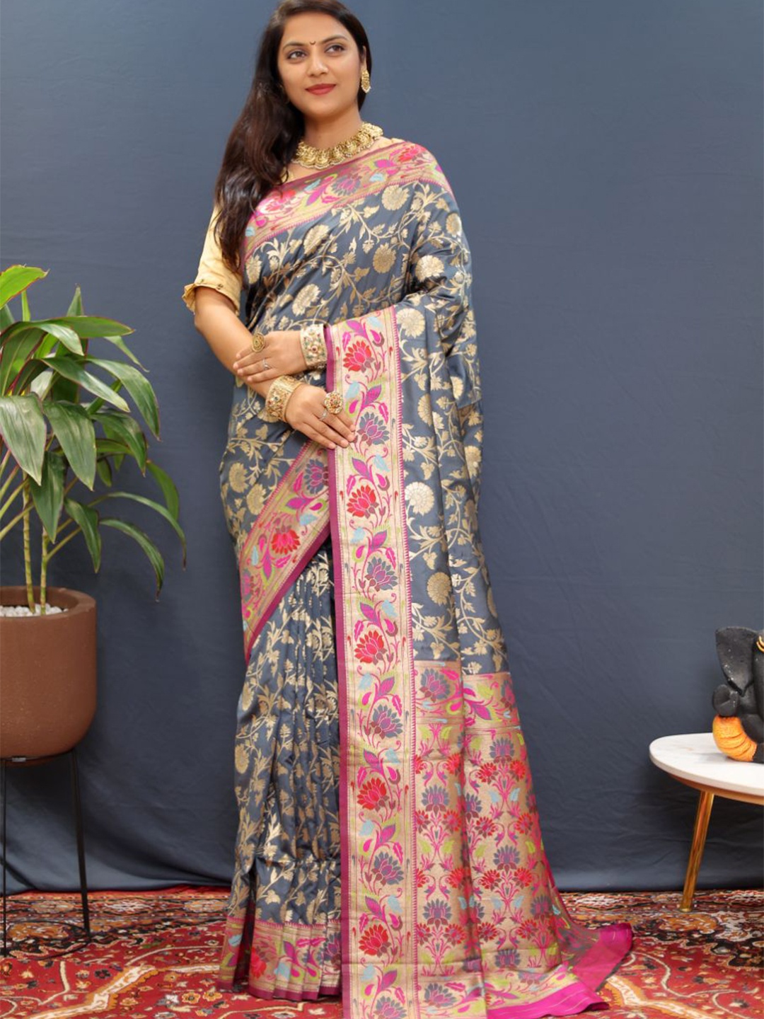 

amirat Floral Woven Design Saree, Grey