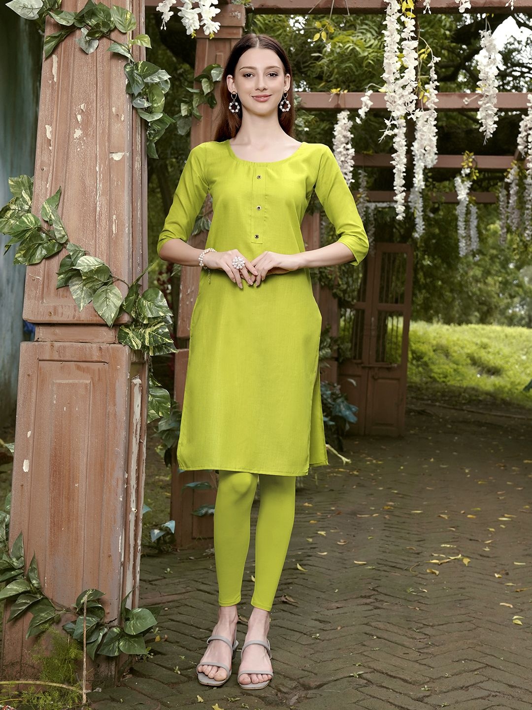 

Anouk Rustic Round Neck Straight Kurta, Lime green