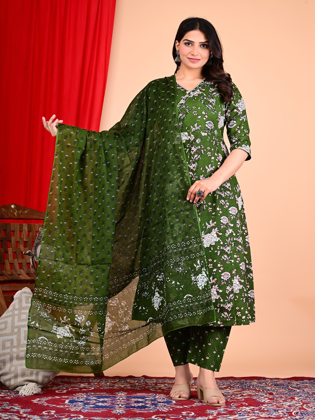 

Divsy Fashion Floral Printed V-Neck Anarkali Kurta With Trouser And Dupatta, Green