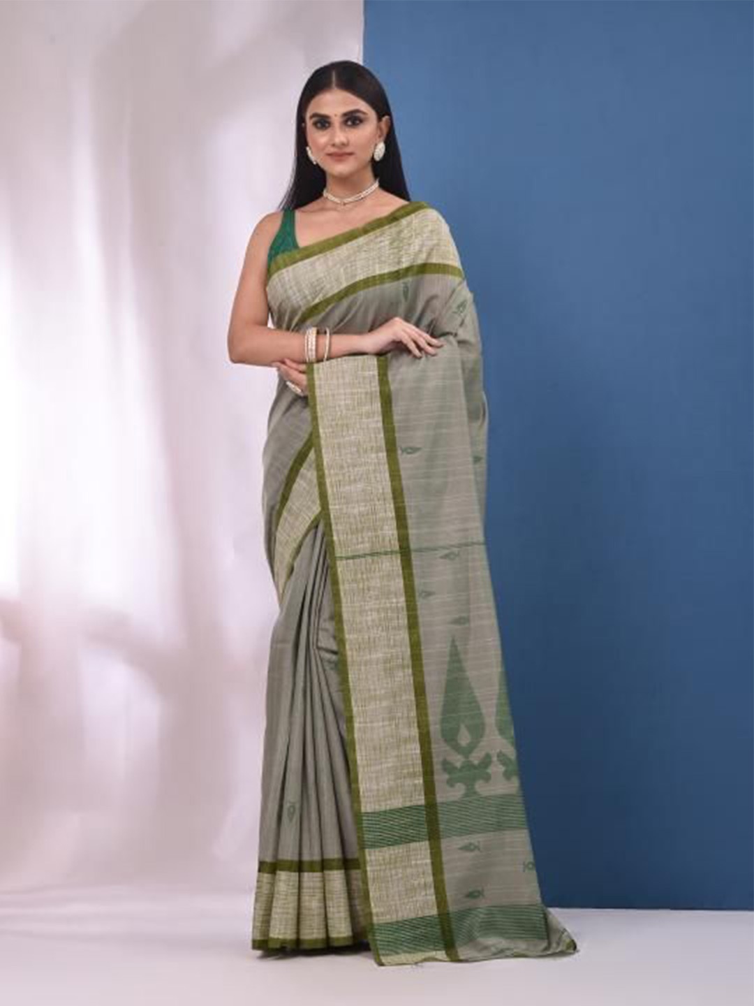 

VIBHAVARI Ethnic Motifs Silk Cotton Saree, Grey