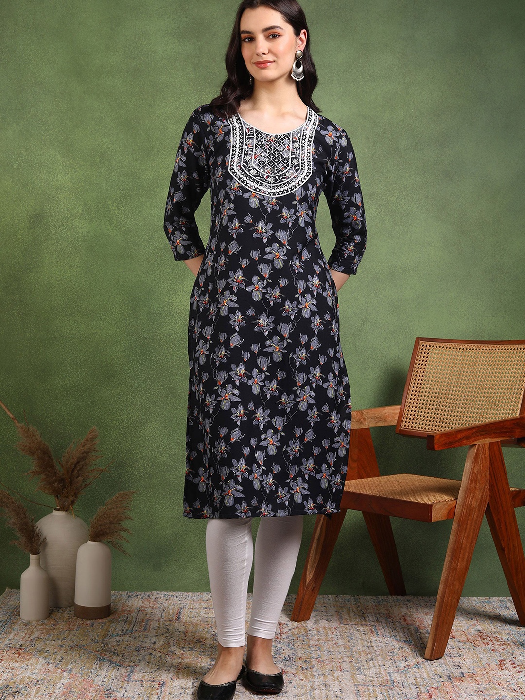 

DSK STUDIO Floral Printed Thread Work Straight Kurta, Black