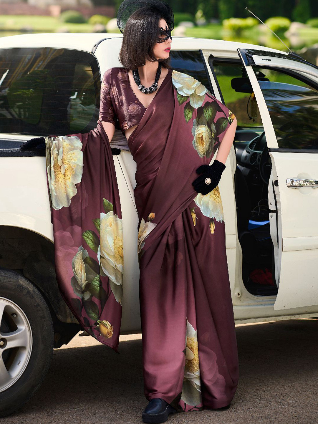 

LeeliPeeri Designer Floral Printed Saree, Brown
