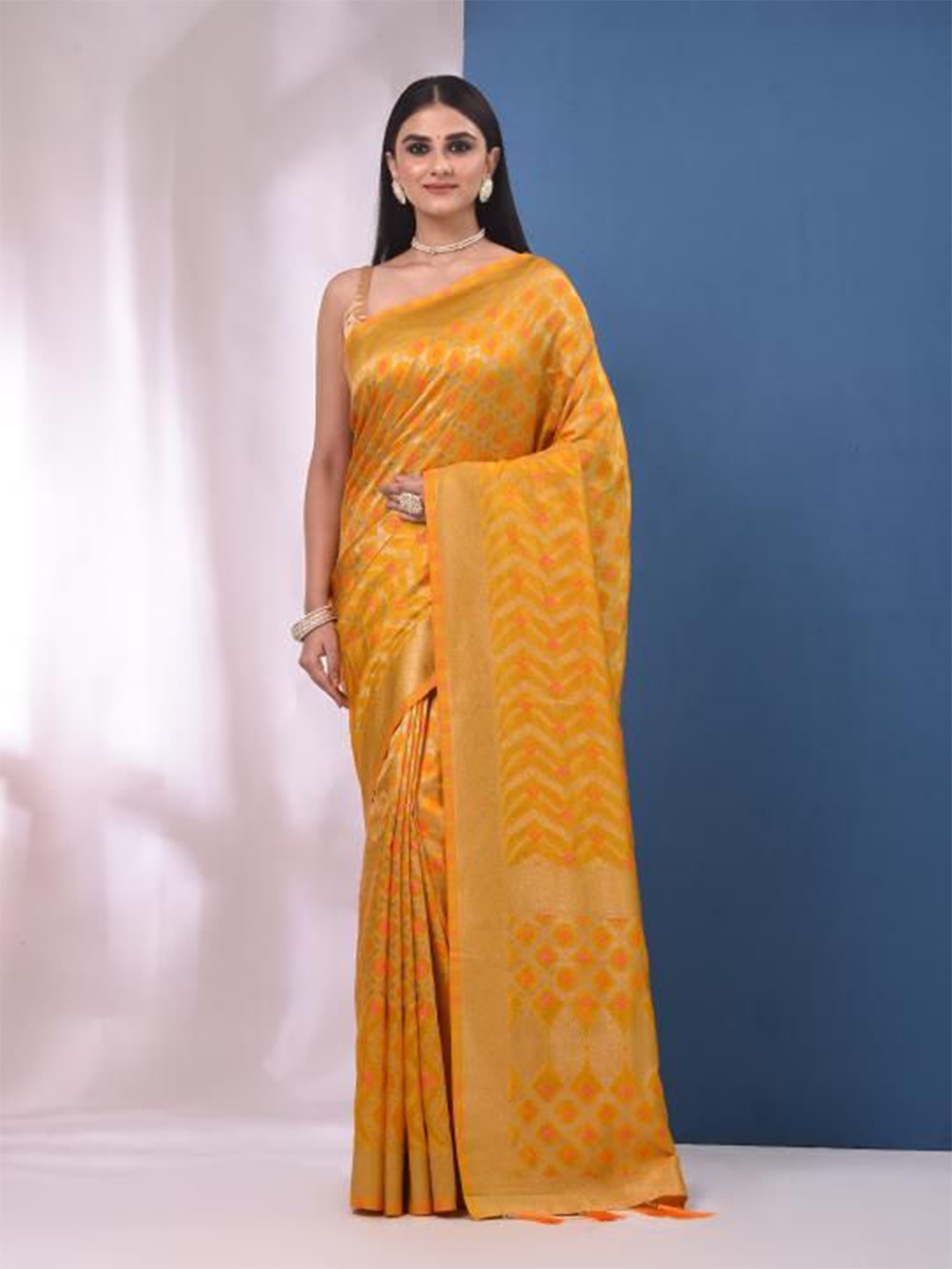 

VIBHAVARI Woven Design Zari Silk Blend Saree With Blouse Piece, Yellow