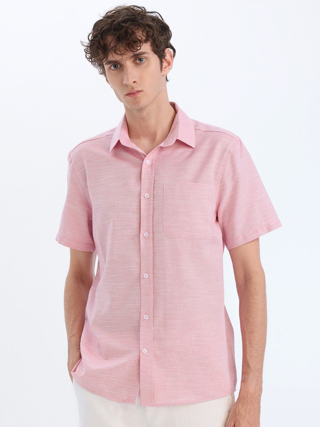 

DeFacto Men Spread Collar Solid Cotton Casual Shirt, Pink