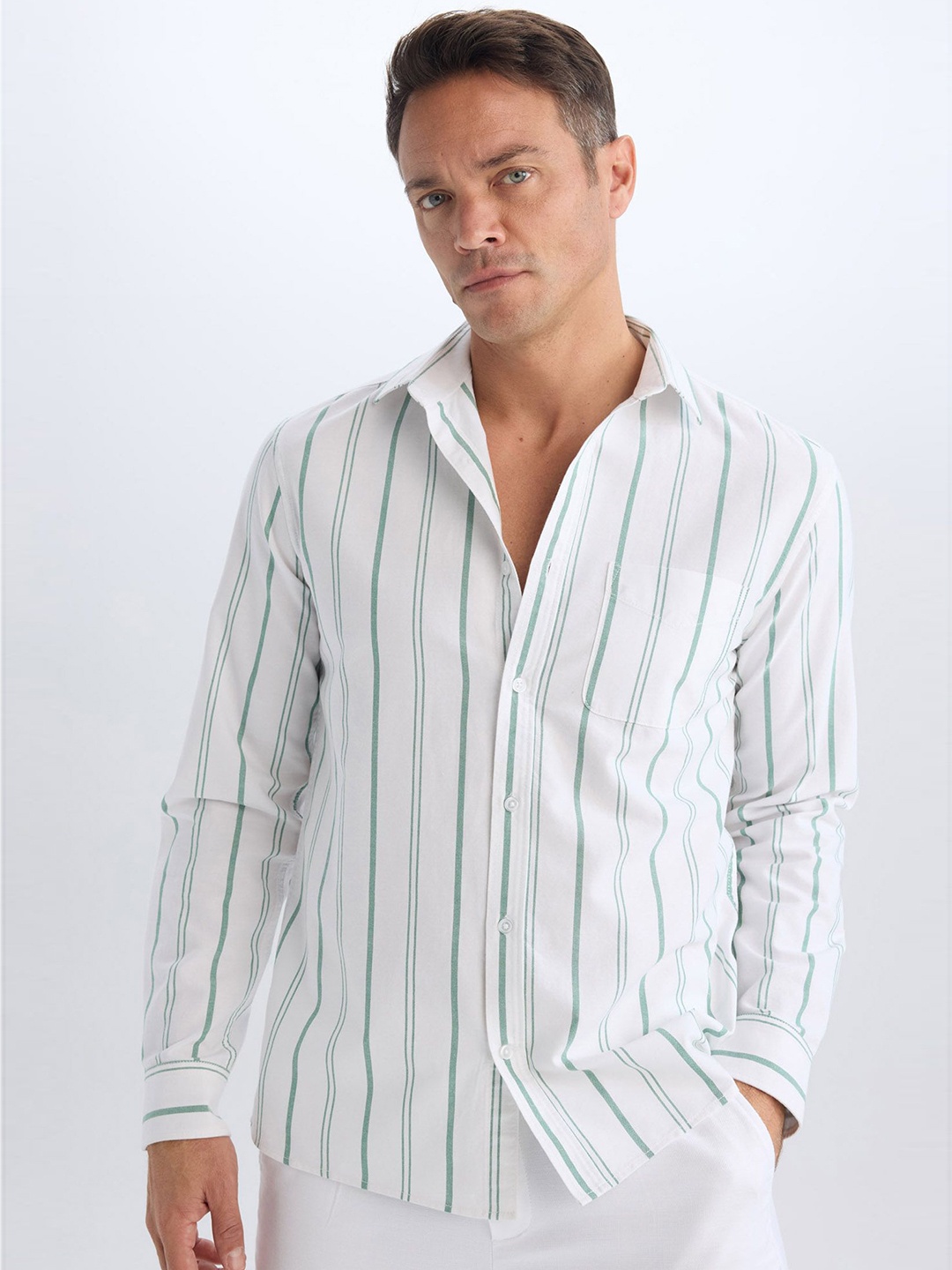 

DeFacto Men Spread Collar Vertical Striped Cotton Casual Shirt, White