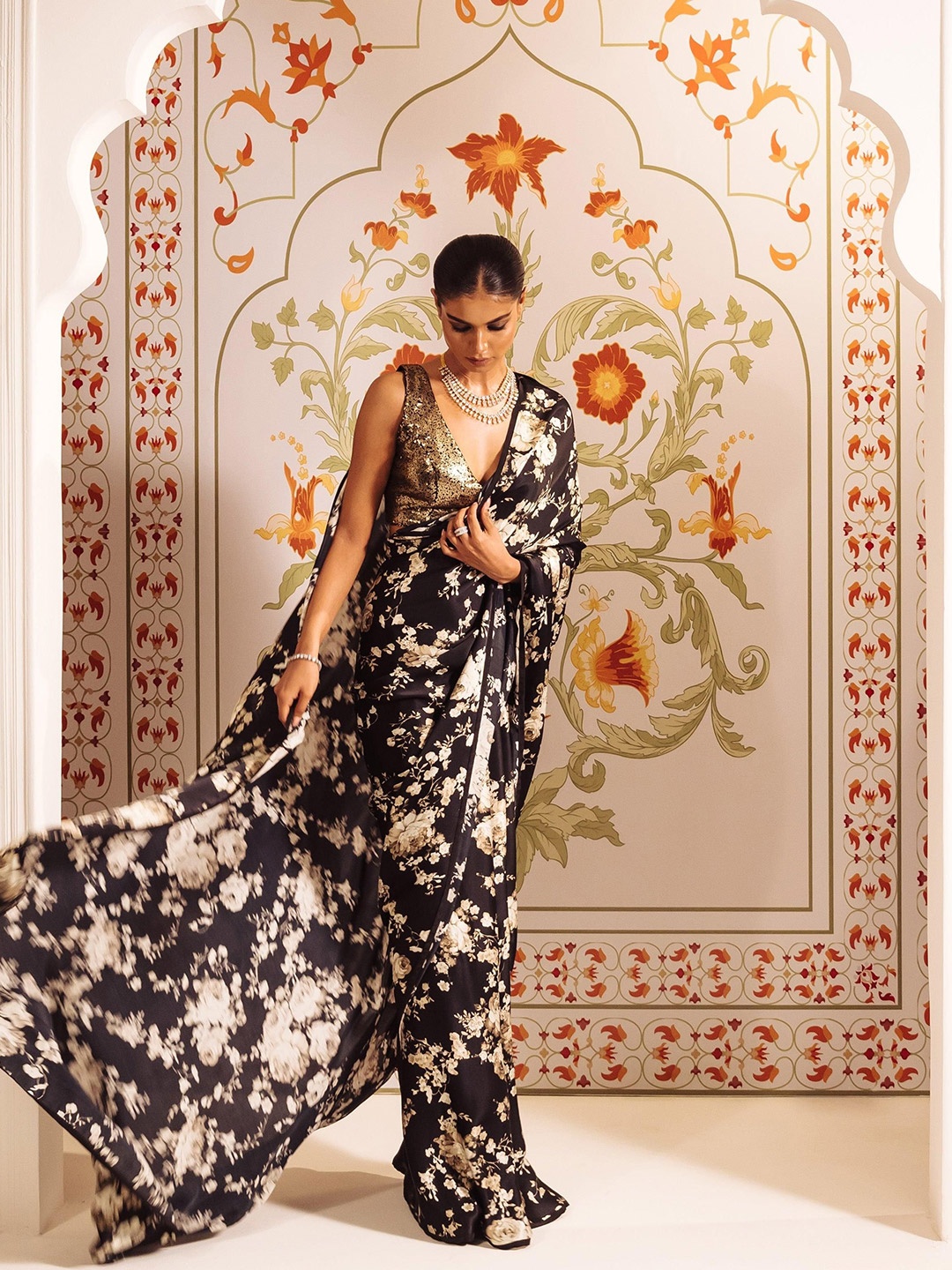 

STAVA CREATION Floral Poly Crepe Saree, Black