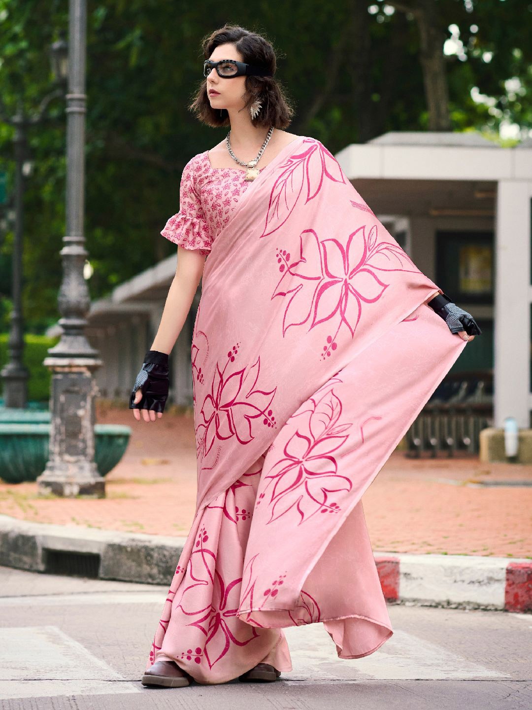 

LeeliPeeri Designer Floral Satin Saree, Pink