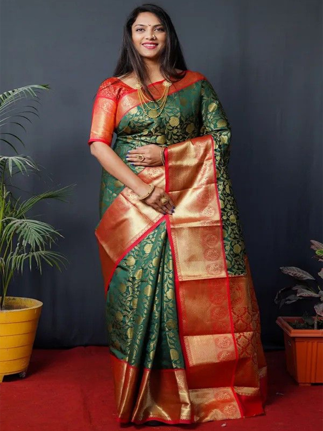 

DIVASTRI Floral Woven Design Saree, Green