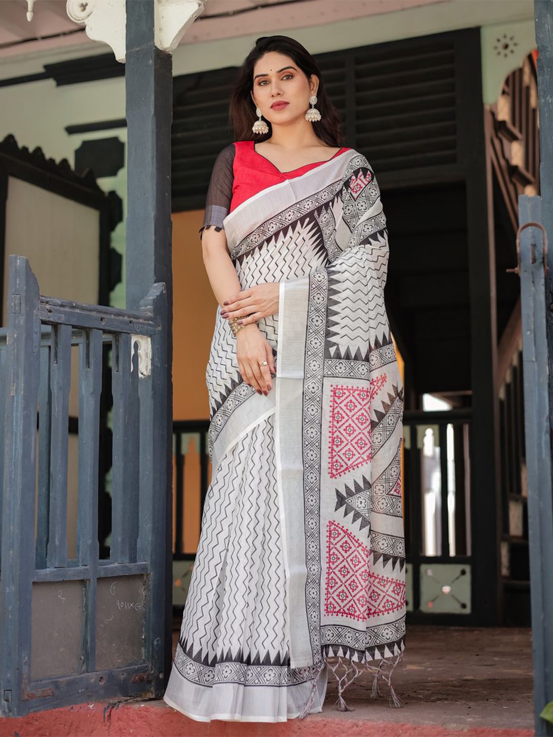 

ALMAARI FASHION Printed Pure Linen Banarasi Saree, White