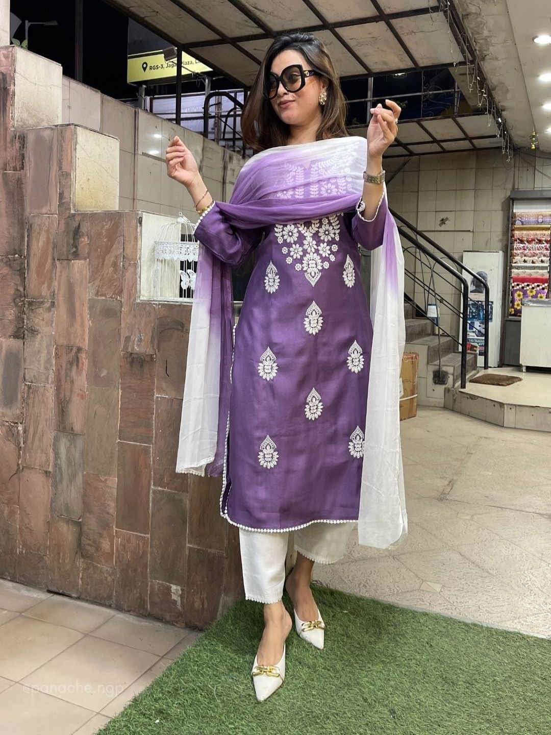 

DIVASTRI Floral Embroidered Thread Work Straight Kurta With Trousers And Dupatta, Purple