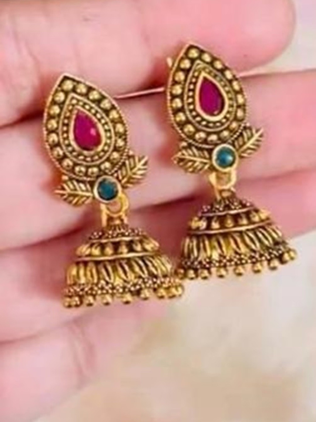 

TANLOOMS Classic Jhumkas Earrings, Gold