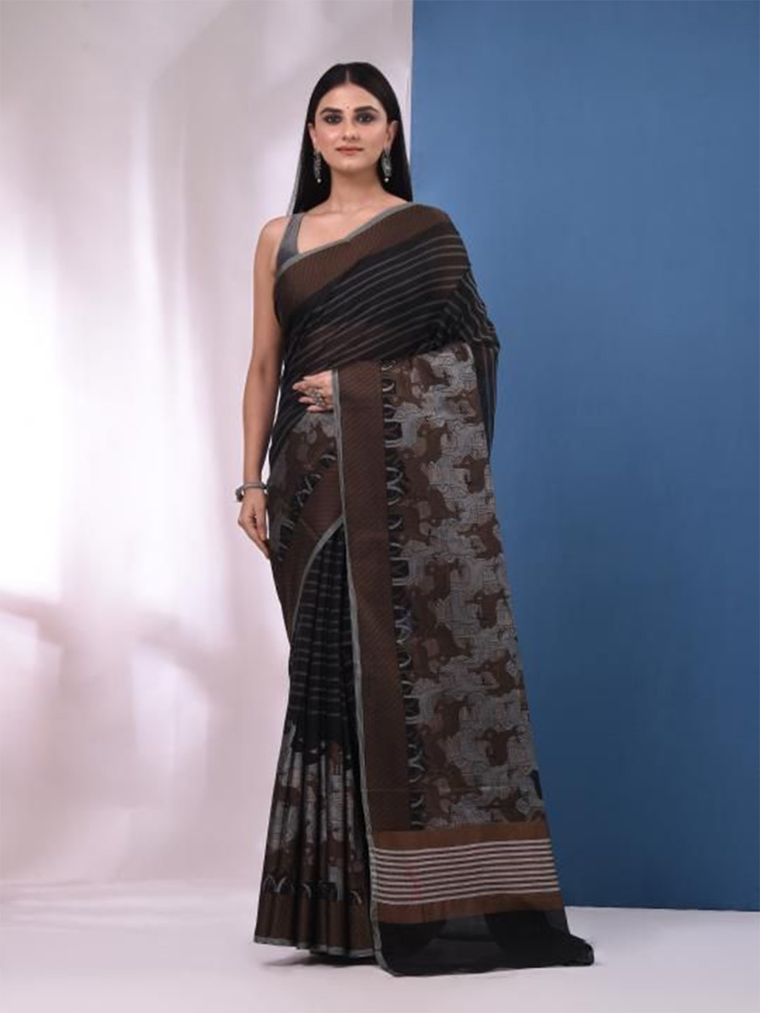 

VIBHAVARI Striped Saree with Blouse Piece, Black