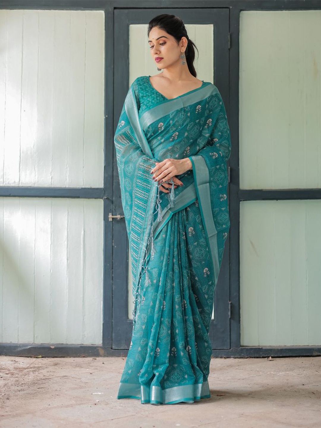 

ALMAARI FASHION Floral Pure Linen Banarasi Saree, Green