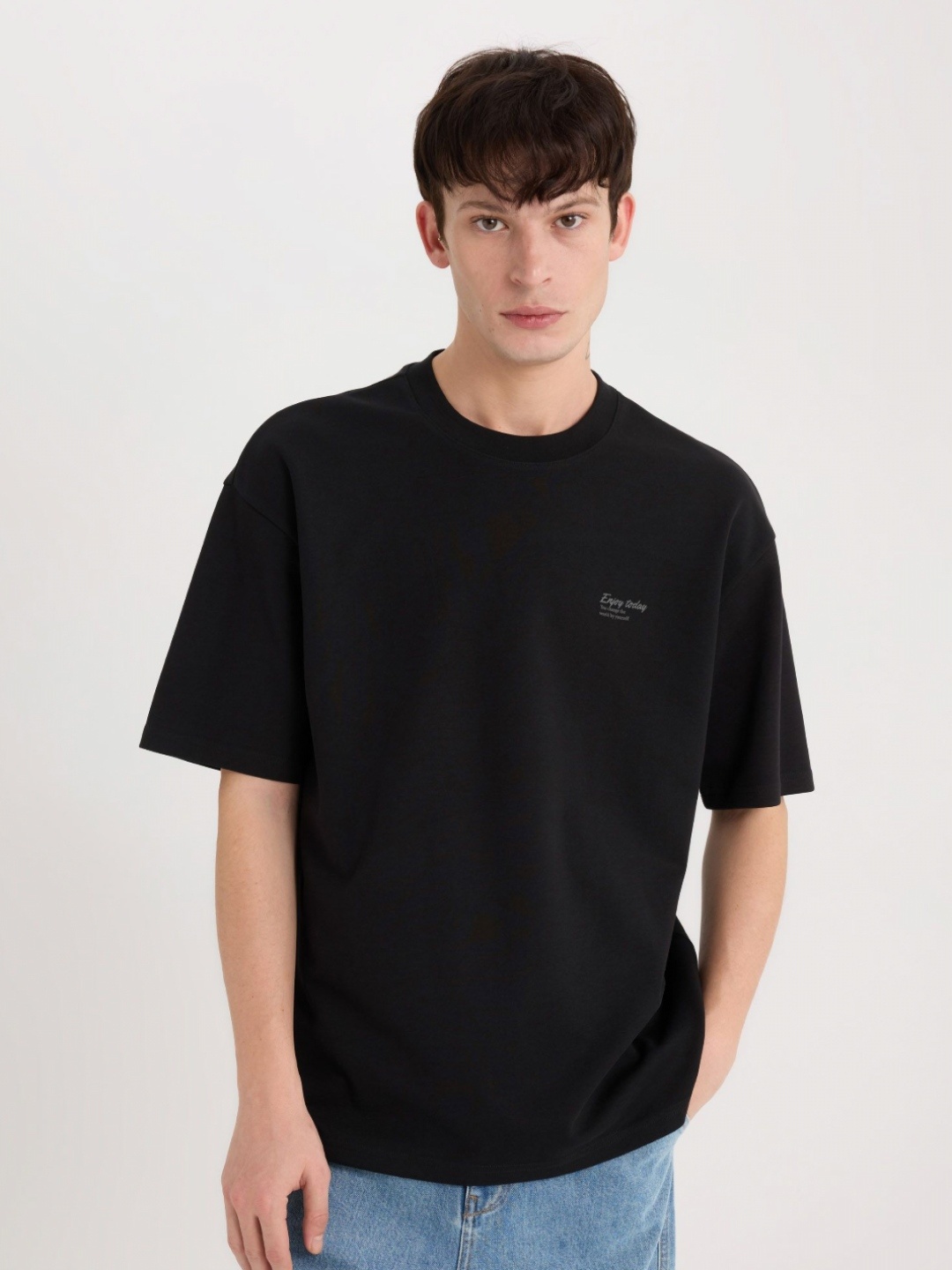 

DeFacto Men Solid Round Neck Cotton T-shirt, Black