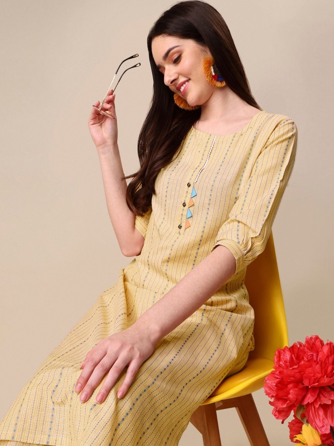 

DIVASTRI Striped Round Neck Straight Kurta With Trousers, Yellow
