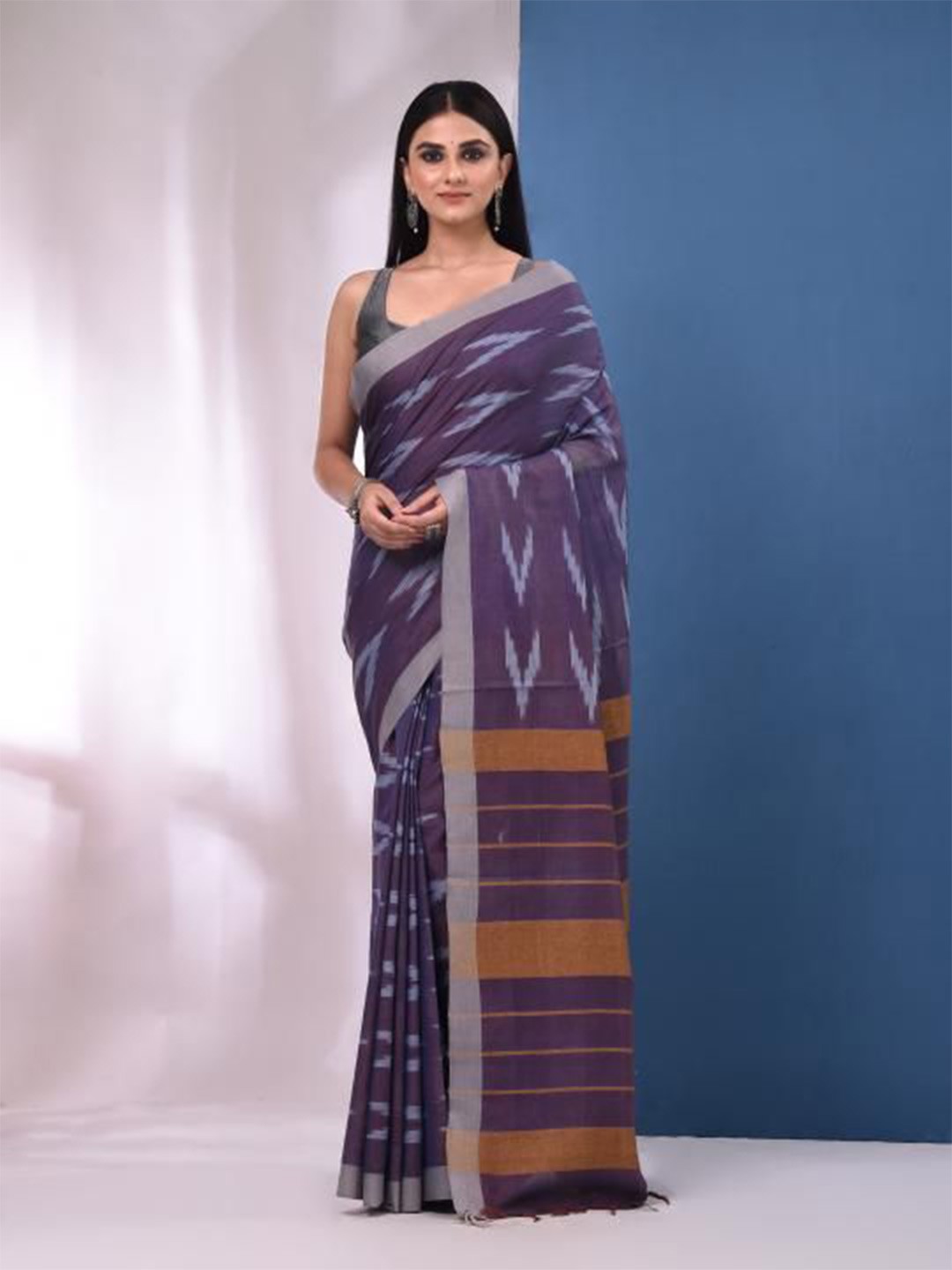 

VIBHAVARI Printed Pure Cotton Ikat Saree, Purple