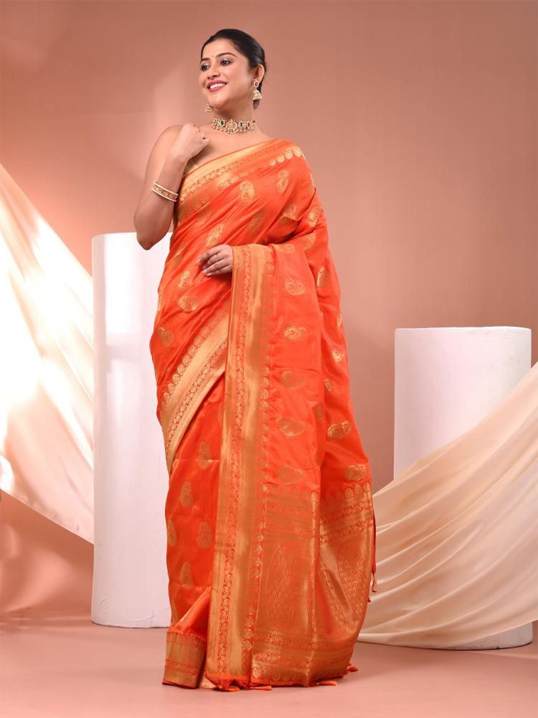 

VIBHAVARI Woven Design Zari Saree, Orange
