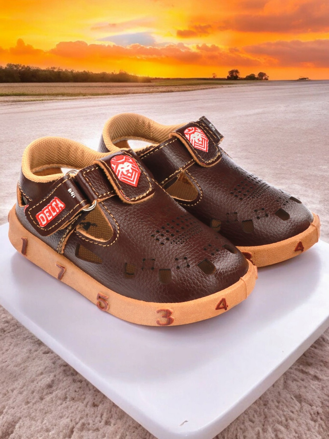 

LEVOT Kids Printed Sneakers, Brown