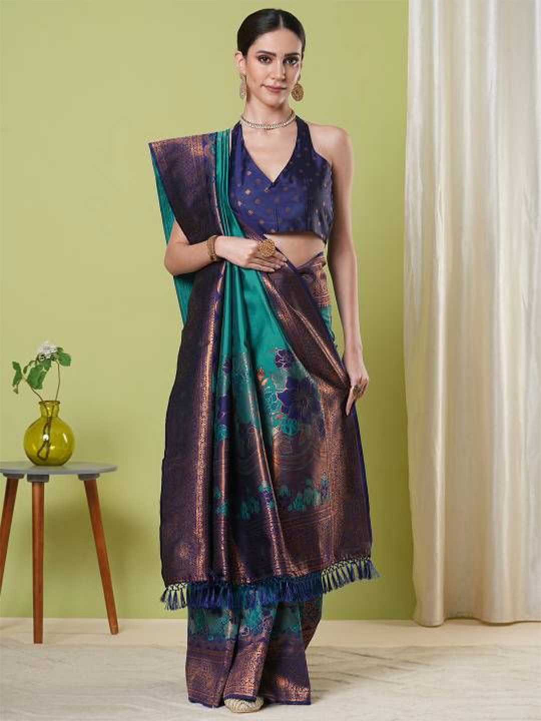 

HI FI NX Woven Design Zari Banarasi Saree, Blue