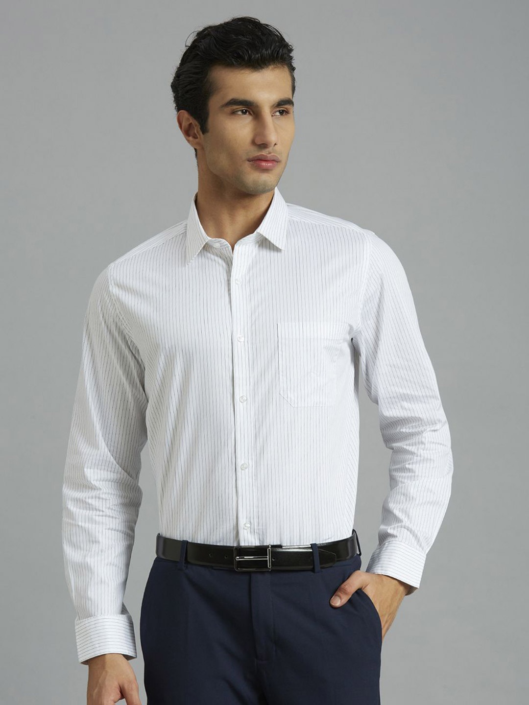 

Reid & Taylor Men India Slim Fit Spread Collar Vertical Striped Cotton Formal Shirt, White