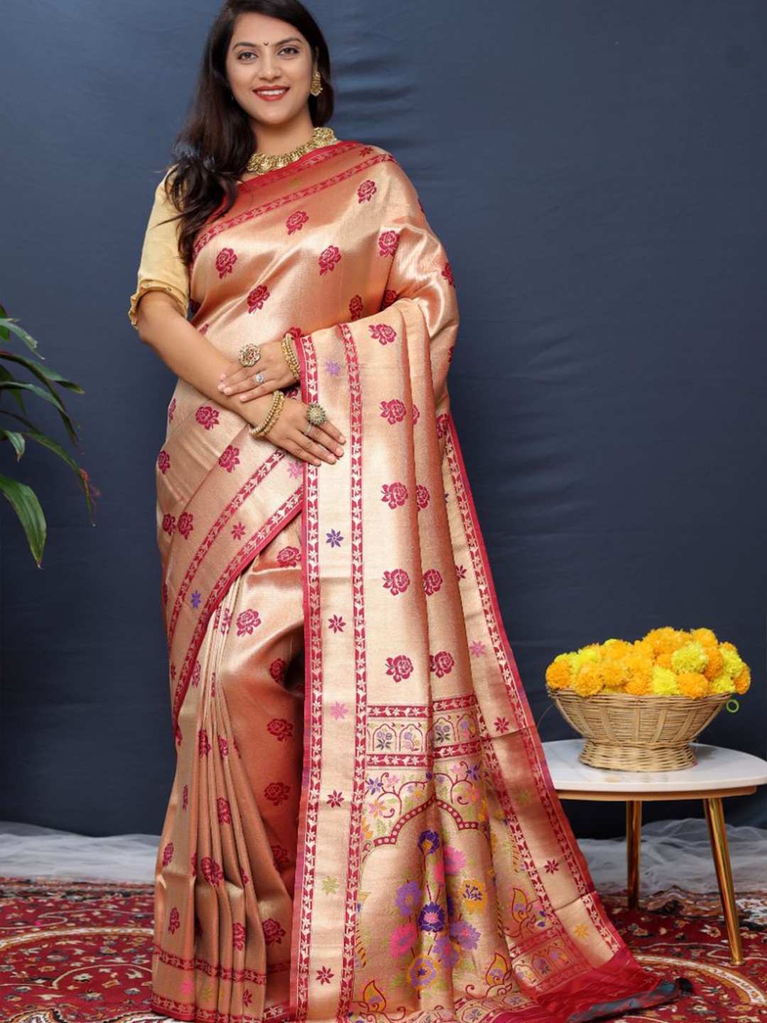 

amirat Woven Design Zari Pure Silk Banarasi Saree, Gold