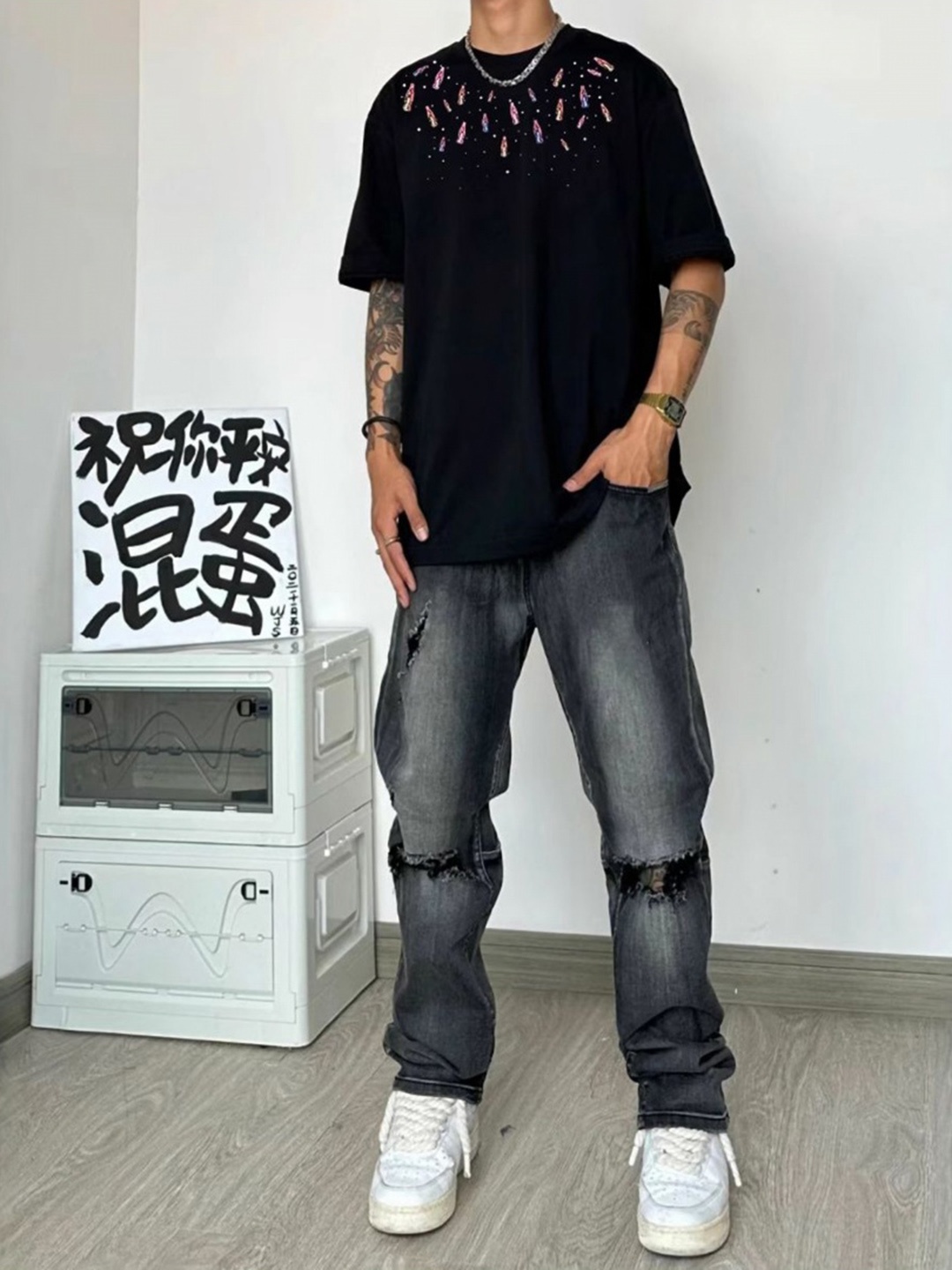 

StyleCast x Revolte Men Printed Raw Edge T-shirt, Black