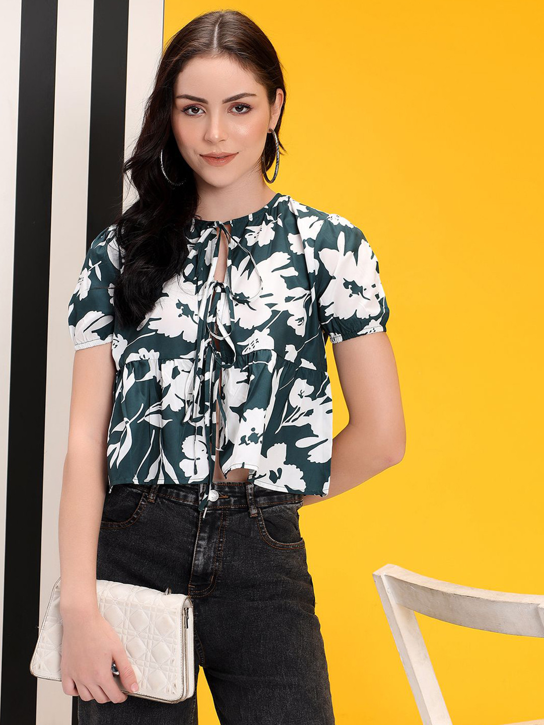 

Kotty Floral Printed Tie-Up Neck Crop Top, Green